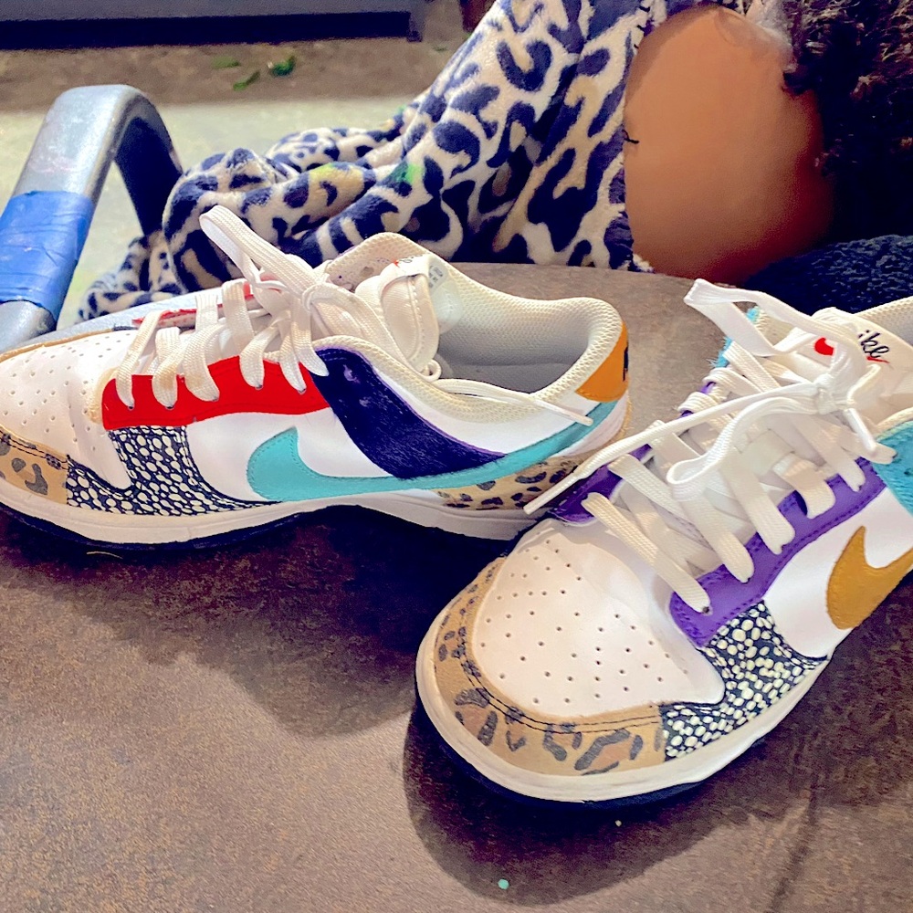 Woman’s 7 Nike shoes